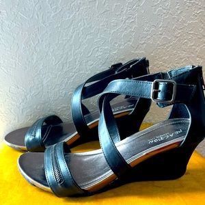 Black and gold size 10 sandals